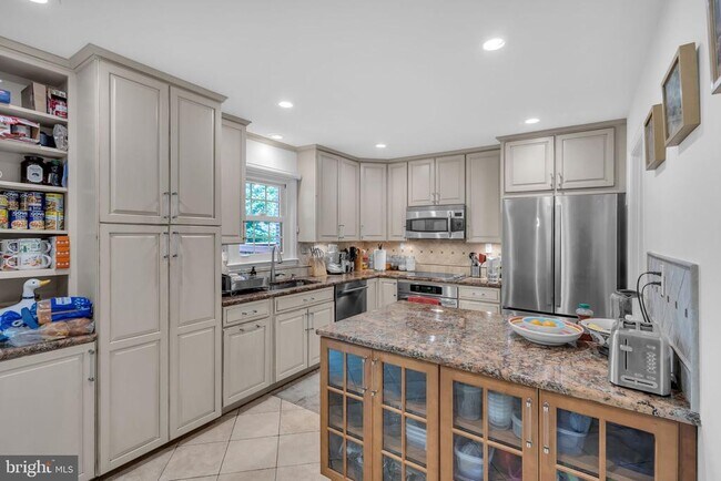 Building Photo - 6861 Williamsburg Pond Ct