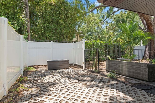 Building Photo - 3002 W De Leon St