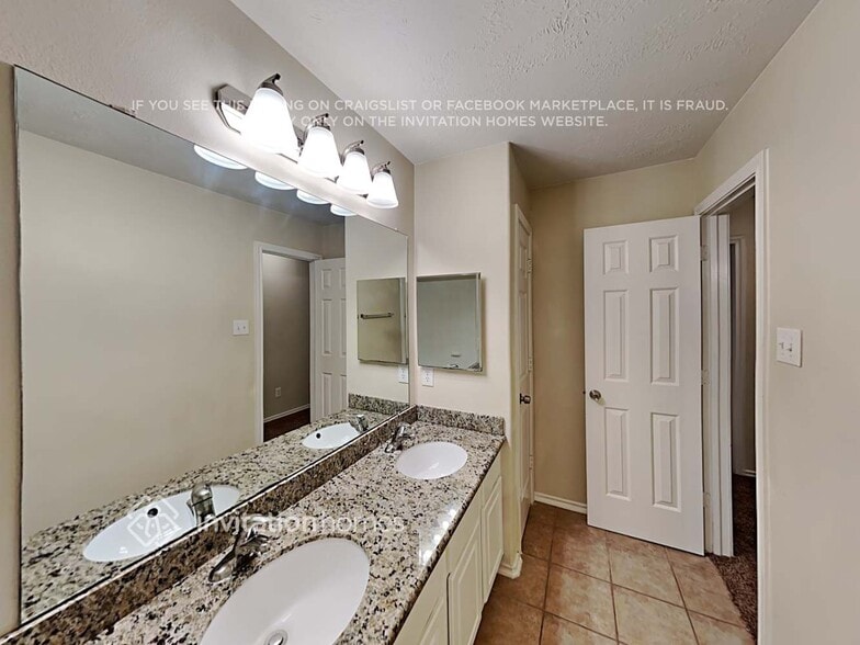 Building Photo - 410 Sun River Ln