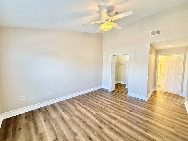 Building Photo - ** FAIRWAY PRESERVE ** 3 BED / 2 BATH CONDO - PET OK! - NORTH NAPLES - ANNUAL RENTAL