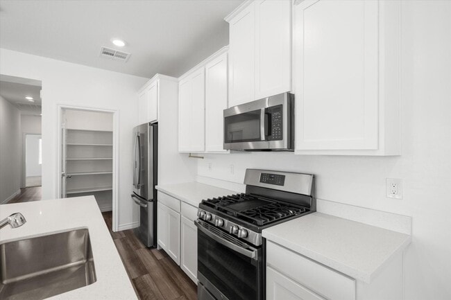 Building Photo - 216 Callen Falls Ave