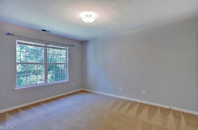 Building Photo - 141 Baker Farm Dr