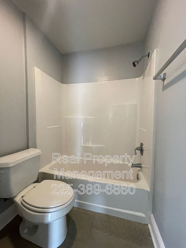 Building Photo - 5500 Dianna Dr