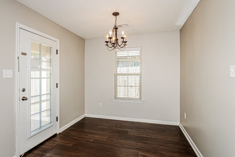 Building Photo - 9439 Darren Cir S