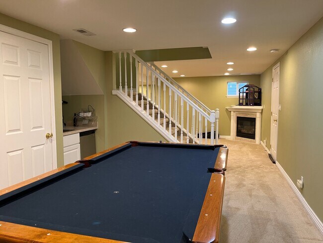 Building Photo - 1014 E 132nd Way