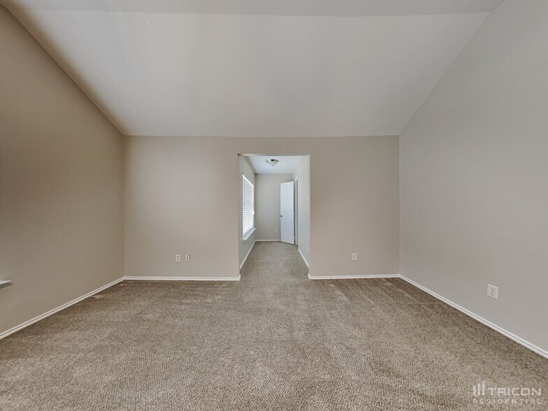 Building Photo - 9303 Deep Valley Dr