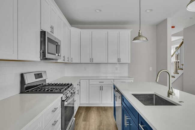 Building Photo - 425 Veritas St