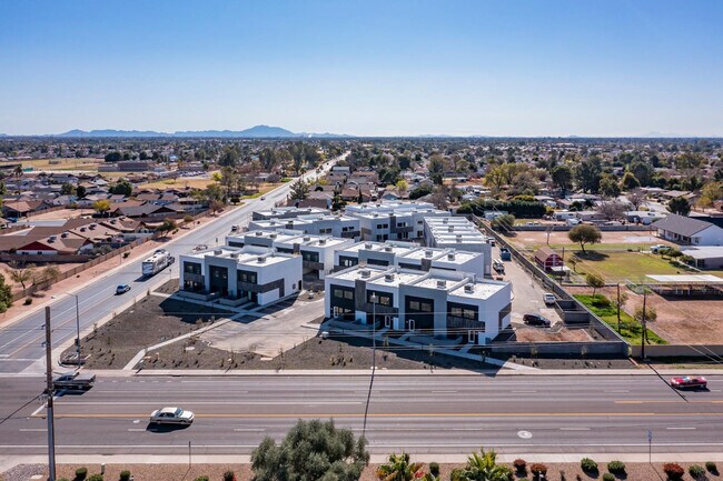 Building Photo - 432 S 32nd St