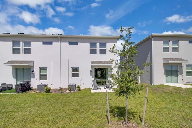 Building Photo - 2845 Pierr St