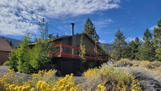 Building Photo - 3 Bedroom Home with Mountain Views Bordering National Forest