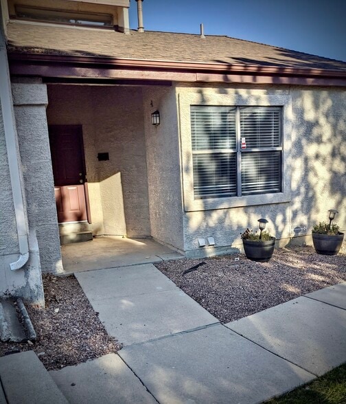 Entrance - 560 Autumn Crest Cir