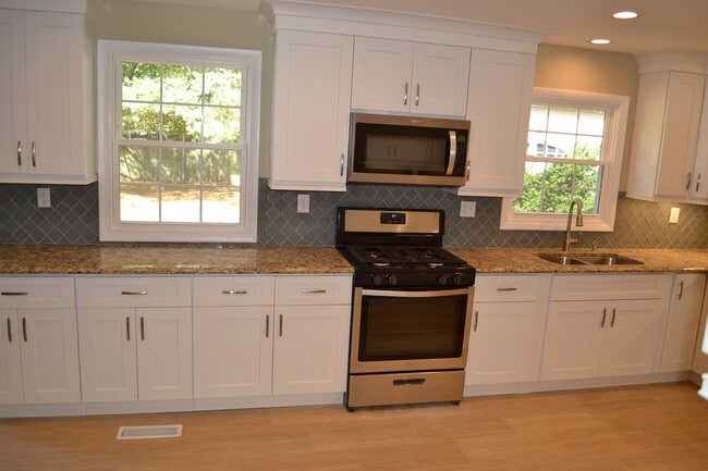 Building Photo - 122 Seaside Ave