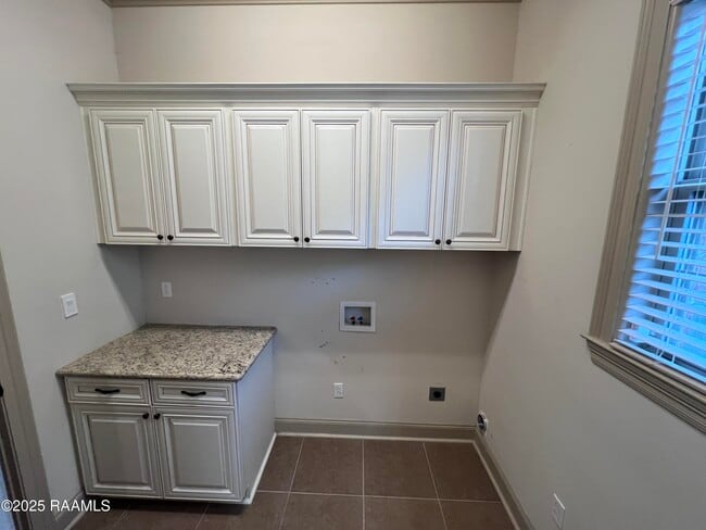 Building Photo - 100 Birchview Dr