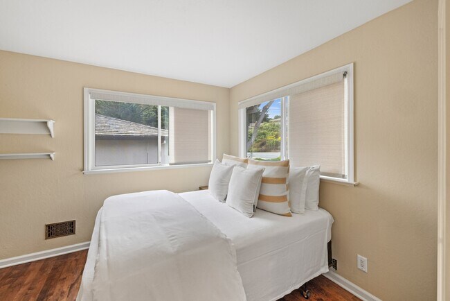 Building Photo - 3035 Ribera Rd