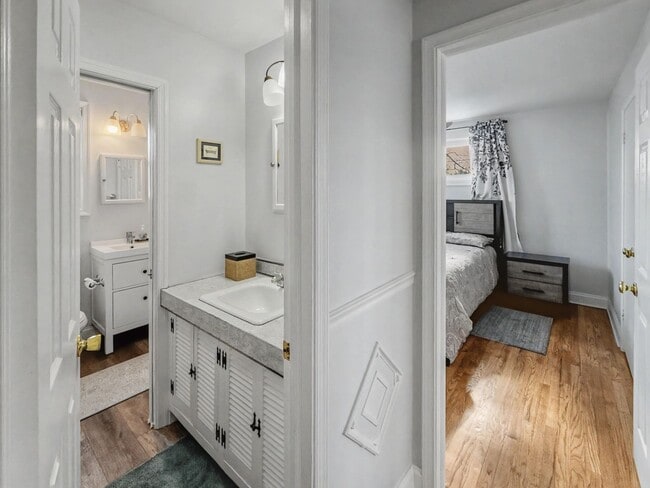 Building Photo - Furnished 4BD 2BA Home with Two kitchens, Basement, and Garage!