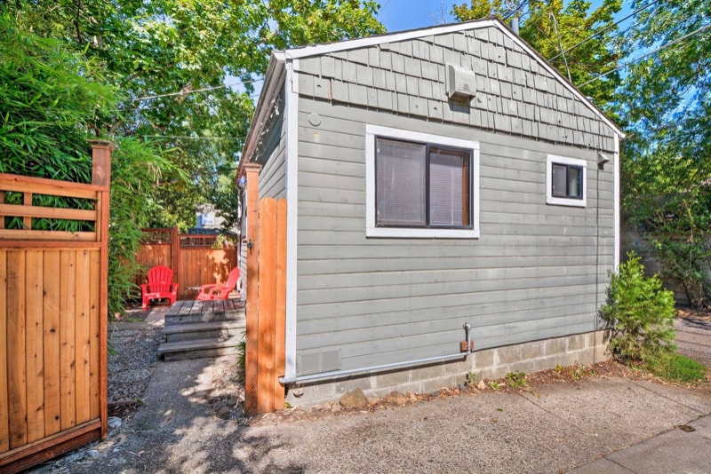 Building Photo - 673 Siskiyou Blvd