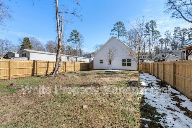 Building Photo - 7805 Shadow Lawn Rd