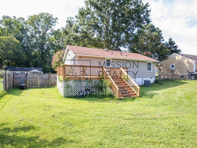 Building Photo - 5007 Glen Tara Dr