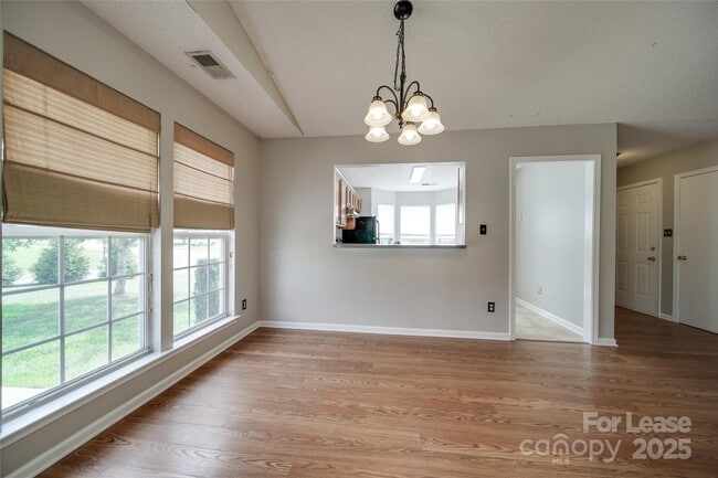 Building Photo - 120 Lantana Dr