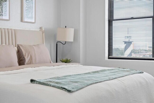 Building Photo - 311 W Ashley St