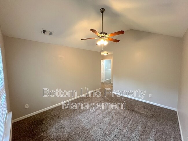 Building Photo - 7637 Abigail Glen Dr