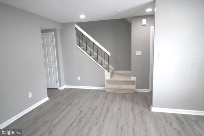 Building Photo - 1029 Kings Ct
