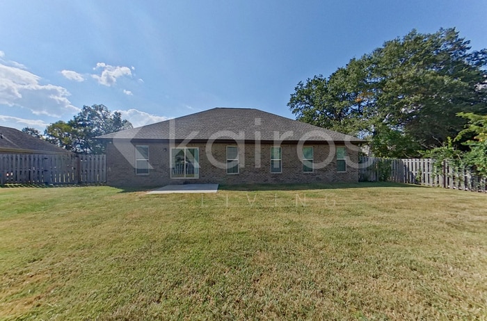 Building Photo - 706 Hickory Ave