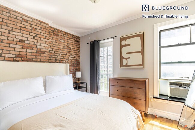 Building Photo - 1373 1st Ave