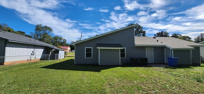 Building Photo - 608 Miller Ave