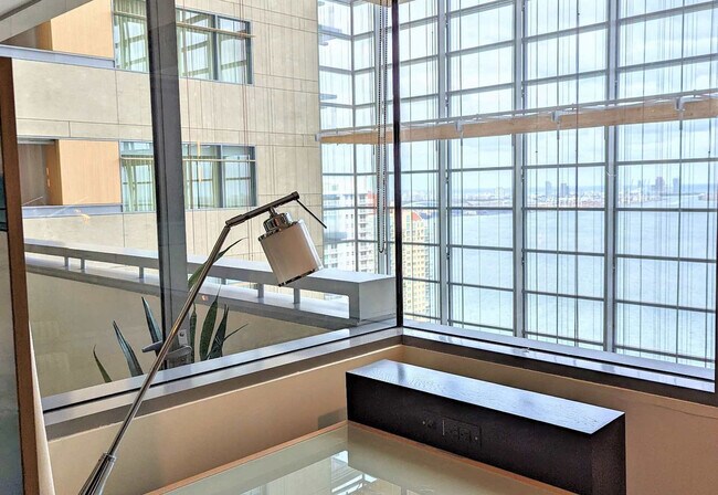 Building Photo - 1395 Brickell Bay Dr