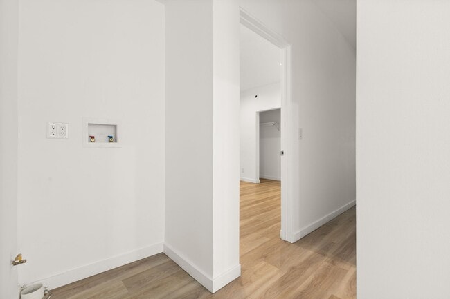 Building Photo - 3 Bedroom, 2 Bathroom apartment in a prime...