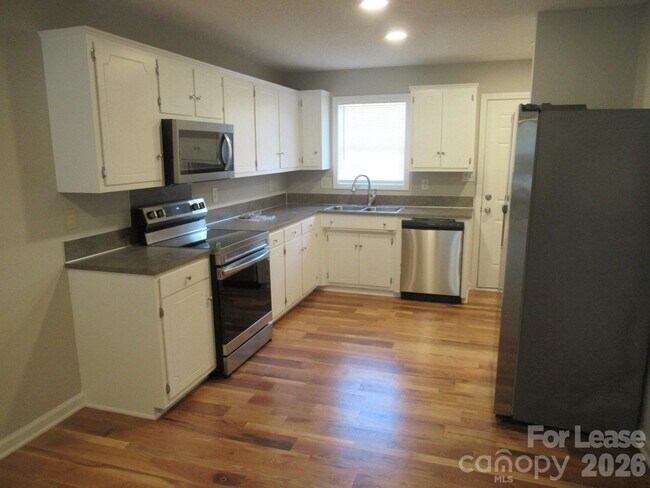 Building Photo - 800 Horseshoe Lake Rd