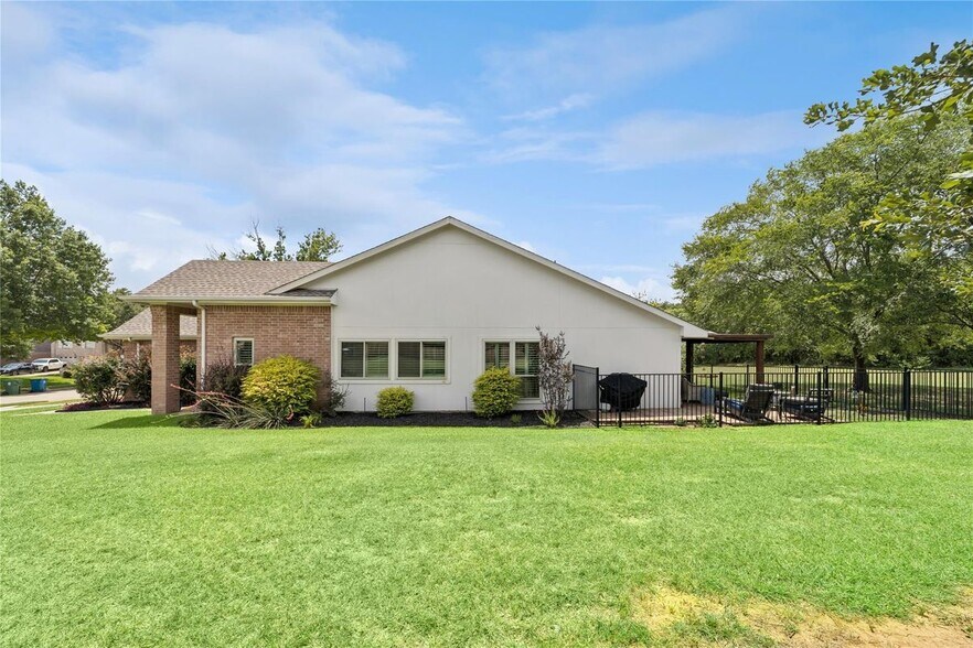 Building Photo - 1701 Prescott Dr