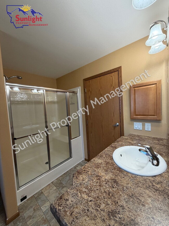 Building Photo - 3 Bed 2 Bath Property in Bridger Montana