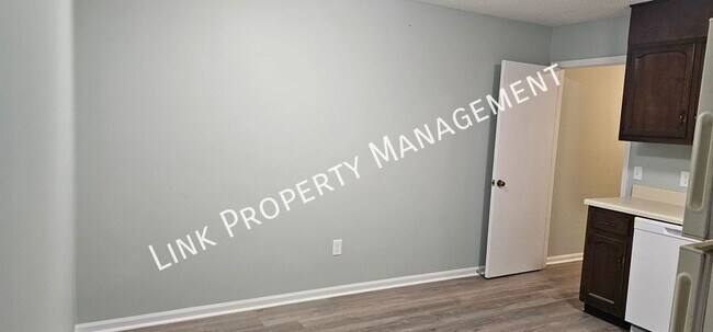 Building Photo - 900 Peppermill Rd