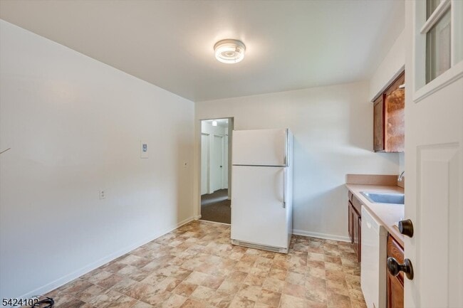 Building Photo - 52 Johnson Ave