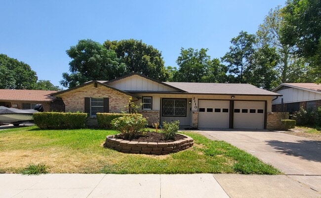 Primary Photo - 2110 Redbud Ln