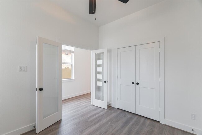 Building Photo - 10726 Pine Pink