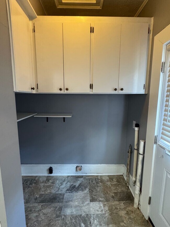 Building Photo - Lovely Cloverdale Idlewild Home