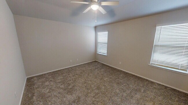 Building Photo - 4902 Karen Grn Dr