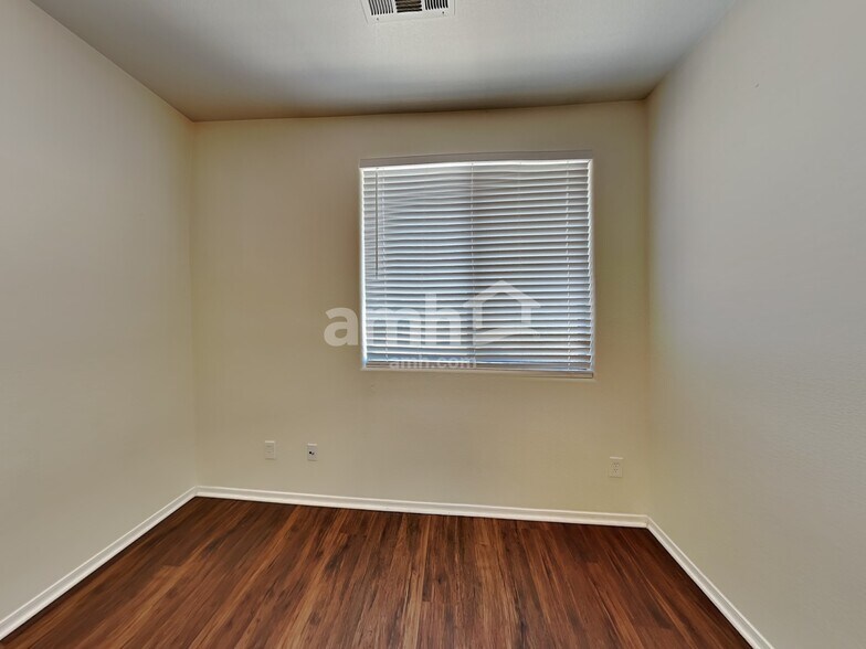 Building Photo - 6211 S Pearl Dr