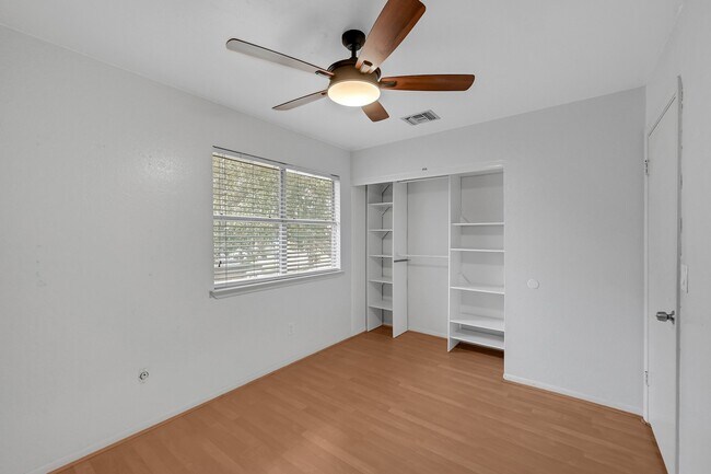 Building Photo - 5134 Smokey River Dr