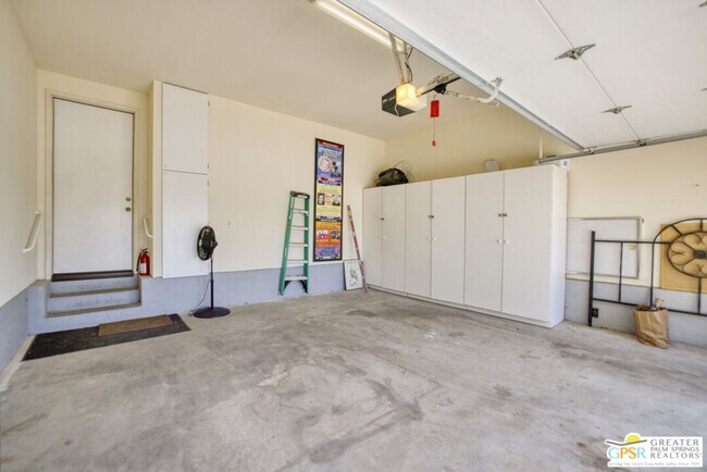 Building Photo - 164 Lakeshore Dr