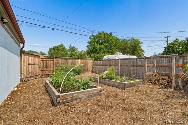 Building Photo - 556 S Canosa Ct