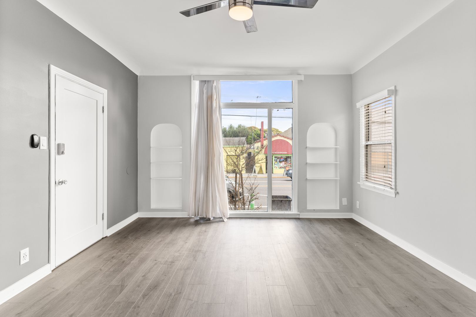 Building Photo - 1115 E Broadway