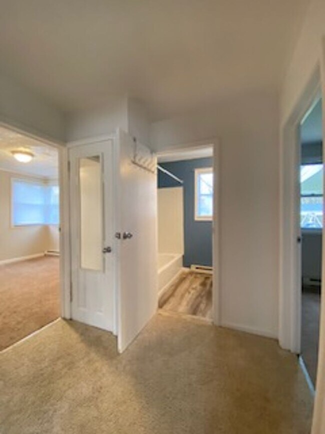 Building Photo - 59636 Rosedale Ave