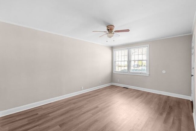 Building Photo - Gorgeous 2BR/1BA Duplex near Selwyn and Park Rd Hotspots!