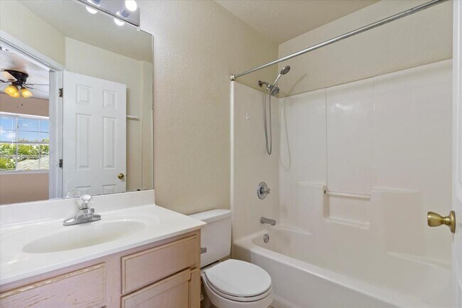 Building Photo - 887 Sagewood Trail