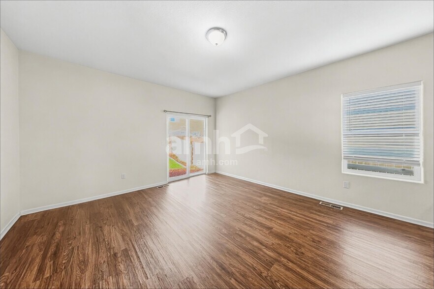 Building Photo - 551 Reserve Ave