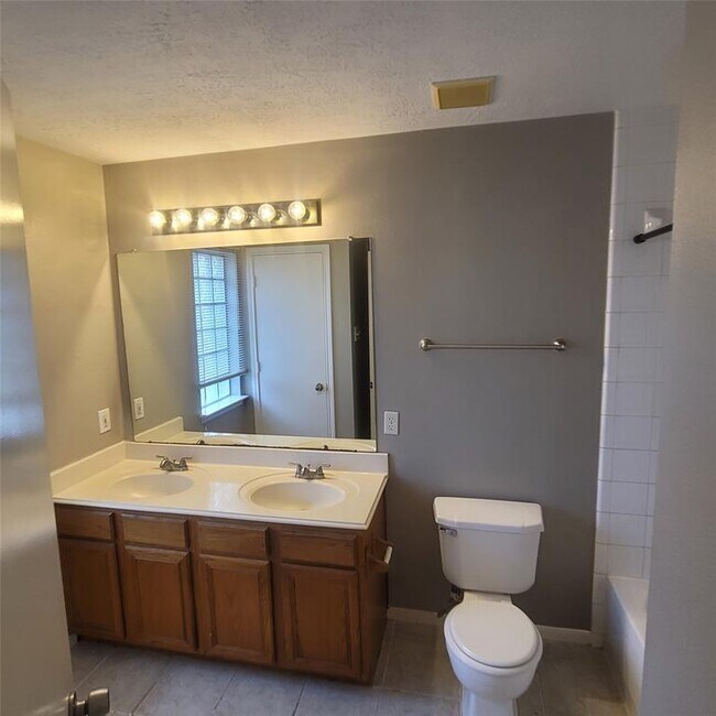 Building Photo - 1411 Hunter Ridge Ct